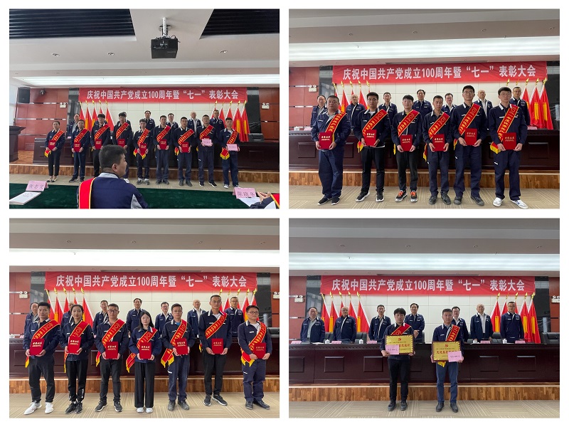 受表彰人員上臺領(lǐng)獎合影.jpg