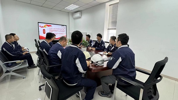 公司黨委委員、副總經理郝超到硅烷生產部黨支部宣講.jpg